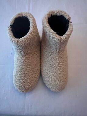 ROAM Womens Cozy Sherpa Booties in Cream